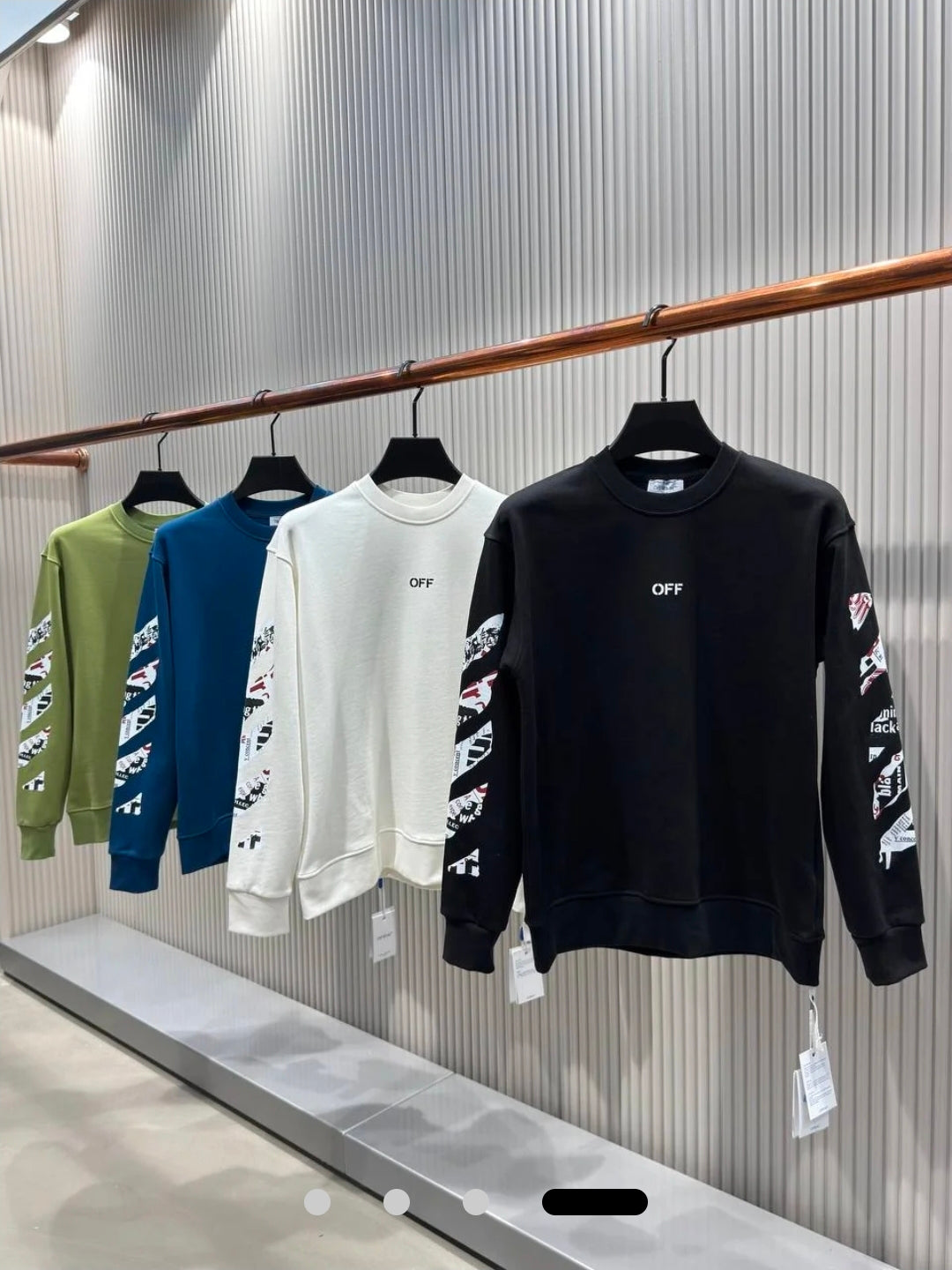 OFF WHITE
Graffiti Sweatshirt