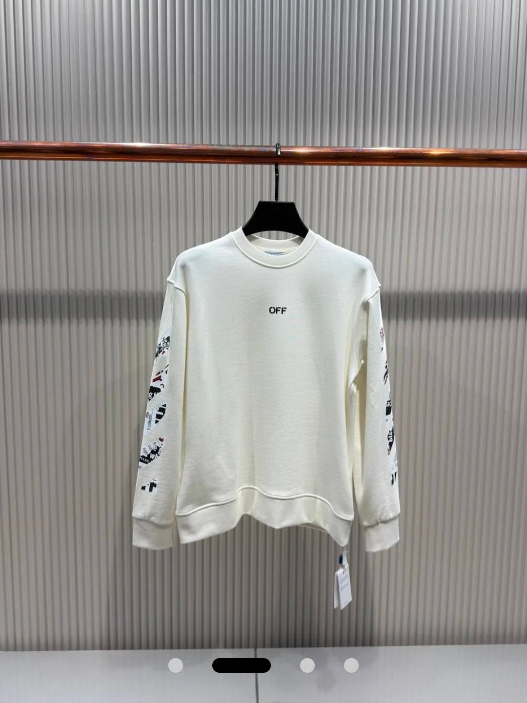OFF WHITE
Graffiti Sweatshirt